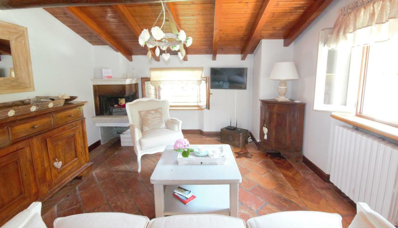 Aparthotel L'Antico Borgo Cremia Exterior foto